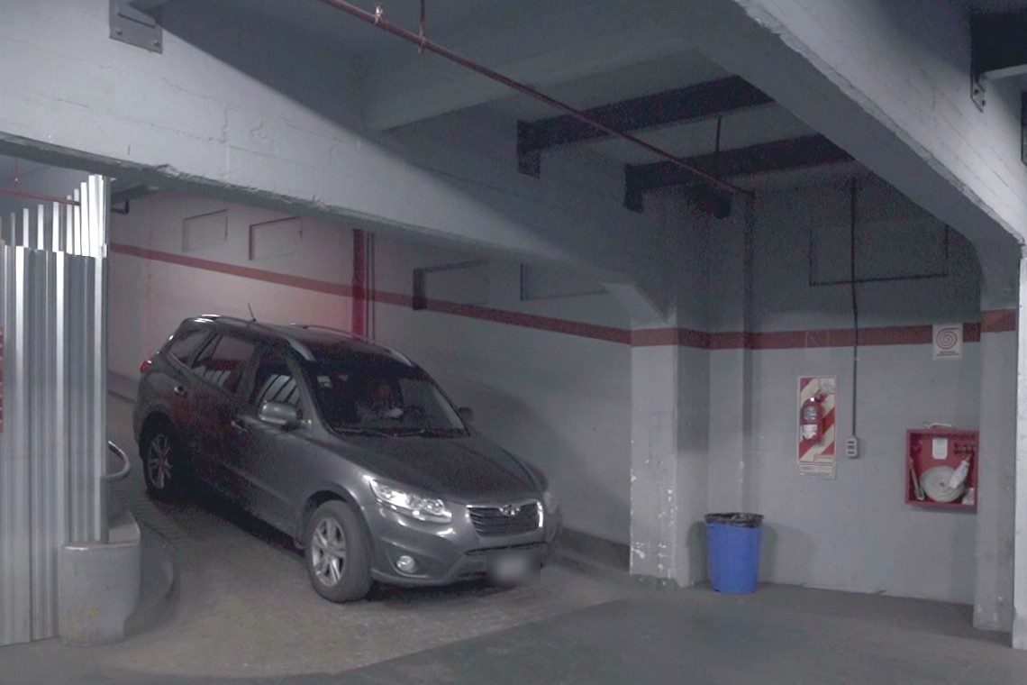 Entrás con el auto y descargás ahí mismo